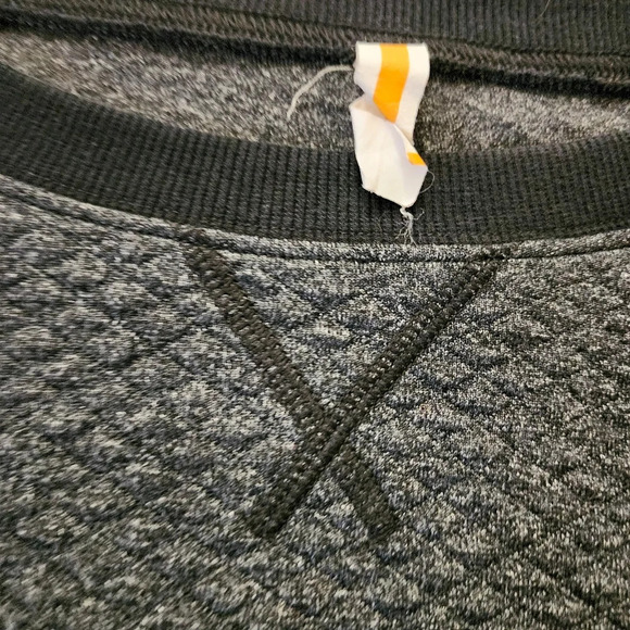 Lucy.com Quilted Activewear Crewneck Sweater - Small - Picture 2 of 4